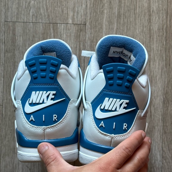 Jordan 4 Military Blue - size 8 - Picture 5 of 7